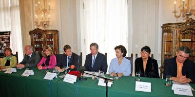From left to right: Mrs. Nevena Vuckovic Sahovic, Committee for Children Rights, UN, Mr.Djordje Stojiljkovic, Ministry of Health of the Republic of Serbia, Mrs.Tanja Pasic, the Peoples Office of the President of Serbia, HE Slobodan Vuksanovic, Ministry of Education and Sport of the Republic of Serbia, Their Royal Highnesses Crown Prince Alexander II and Crown Princess Katherine, Mrs. Slavka Lakicevic, Ministry of Work, Employment and Social Policy of the Republic of Serbia, Mr. Zoran Milacic, Center for the Protection of Newborns, Children and Youth in Zvecanska Street in Belgrade