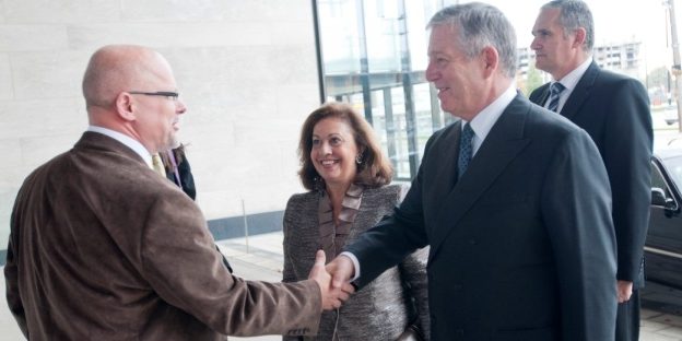 CIGI’s Vice President of Public Affairs J. Fred Kuntz (left) welcomes His Royal Highness Crown Prince Alexander II and Her Royal Highness Crown Princess Katherine to the CIGI Campus. (Lisa Malleck/CIGI)